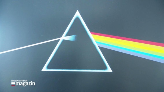 Pink Floyds "The Dark Side of the Moon": Dreicke mit einem bunten Streifen an der Seite. © Screenshot 