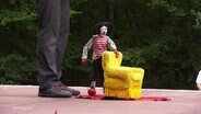 Eine Clown-Marionette. © Screenshot 