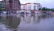 Der überflutete Hamburger Fischmarkt. © Screenshot 