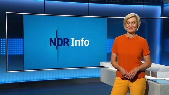 Susanne Stichler moderiert NDR Info. © Screenshot 