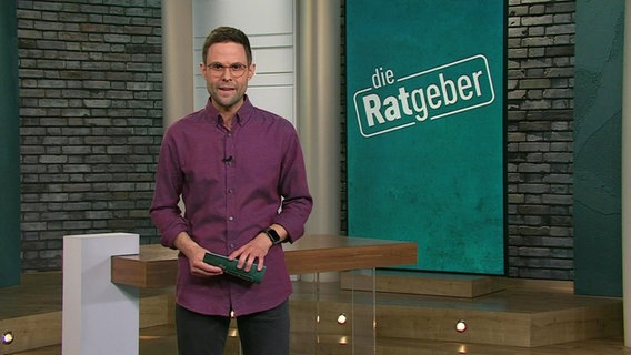 Kai Fischer moderiert die Sendung "die Ratgeber". © Screenshot 