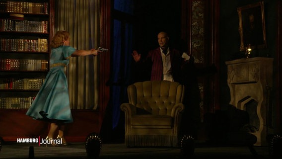 Szenen von der Bühne aus "Die blaue Hand". © Screenshot 