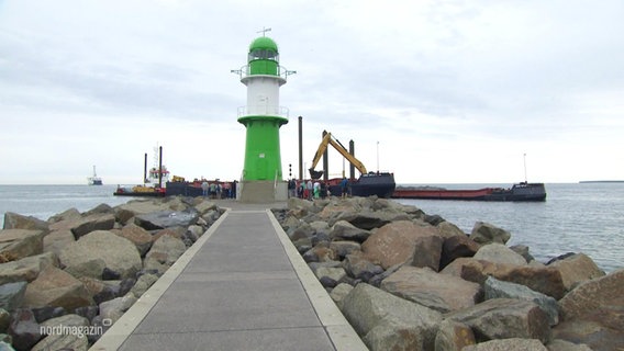 Ein Stelzenbagger in Warnemünde. © Screenshot 