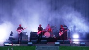 Die Band Tocotronic spielt im Hamburger Stadtpark. © Screenshot 