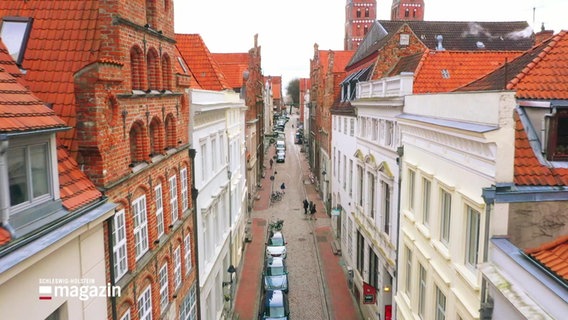 Eine Straße in der Lübecker Altstadt. © Screenshot 