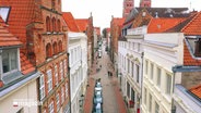 Eine Straße in der Lübecker Altstadt. © Screenshot 