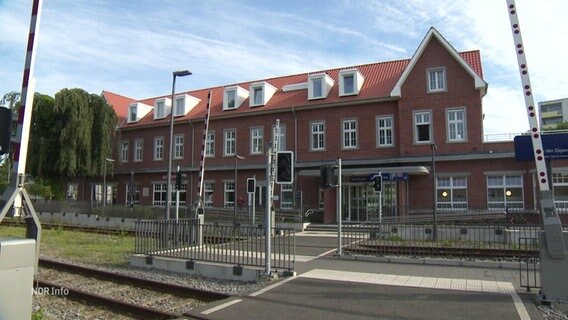 Das Bahnhofsgebäude in Nordhorn. © Screenshot 