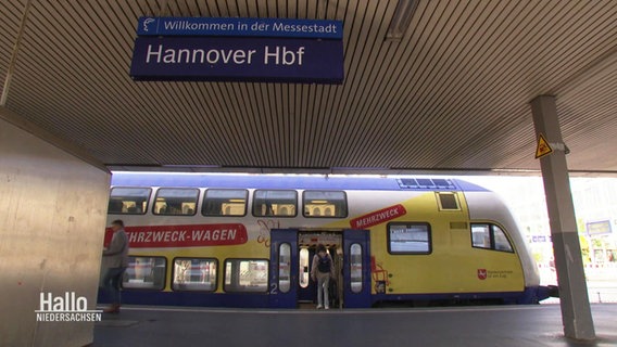 Ein Regionalzug an einem Gleis in Hannover. © Screenshot 