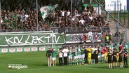 Das Team des VfB Lübeck hat sich vor den Fans aufgebaut © Screenshot 