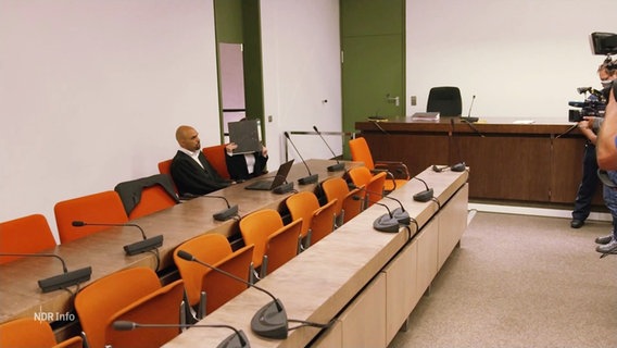 Szene in einem Gerichtssaal. © Screenshot 