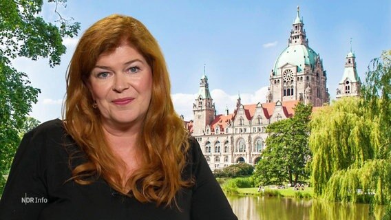 Die Reporterin Sophie Mühlmann berichtet. © Screenshot 