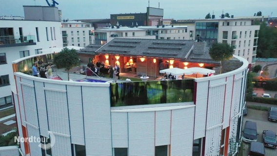 Dachterrasse im Rostocker Stadthafen. © Screenshot 
