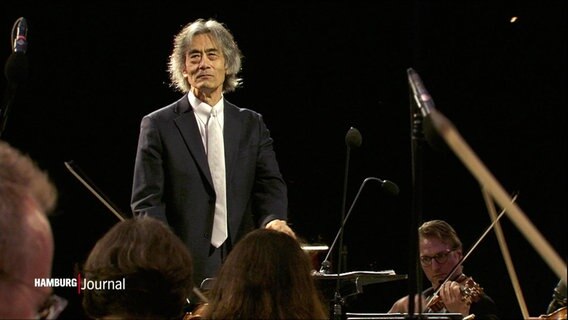 Kent Nagano dirigiert das Philharmonische Staatsorchester © Screenshot 
