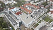 Die zentralen Gebäude der Rostocker Universitätsmedizin aus der Vogelperspektive. © Screenshot 