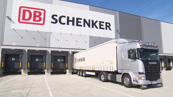 Ein Logistikzentrum von DB Schenker. © Screenshot 