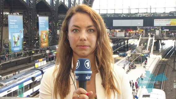 Anina Pommerenke am Hamburger Hauptbahnhof. © Screenshot 