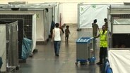 Flüchtlingunterkunft in einer Sporthalle. © Screenshot 
