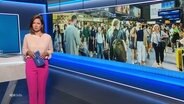 Romy Hiller moderiert NDR Info 17:00. © Screenshot 