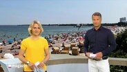 Marie-Luise Bram und Gerrit Derkowski moderieren das Schleswig-Holstein Magazin. © Screenshot 