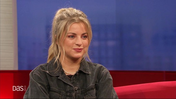 Radiomoderatorin und Podcasterin Laura Larsson zu Gast bei DAS! © Screenshot 