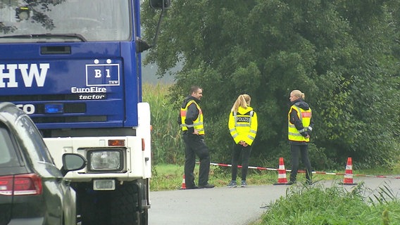 Polizeibeamte bei Spurensicherung im Kreis Diepholz. © Screenshot 
