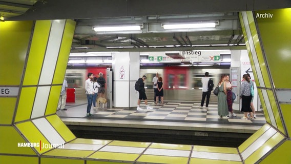 Eine unterirdische U-Bahn Station. © Screenshot 