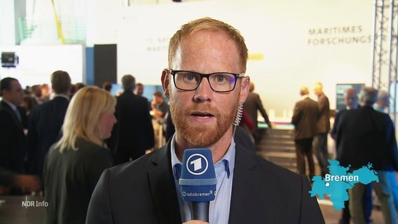 NDR-Reporter Jan Meyer-Wendte im Interview bei der Nationalen Maritimen Konferenz in Bremen. © Screenshot 