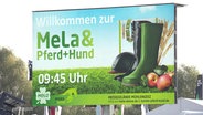 Ein großes Plakat zur Landwirtschaftsmesse MeLa in Mühlengeez. © Screenshot 