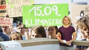 Marie-Luise Bram moderiert Schleswig-Holstein 18:00. © Screenshot 