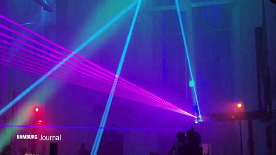 Laser-Lichtshow in einer Kirche © Screenshot 