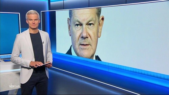Thorsten Schröder moderiert NDR Info. © Screenshot 