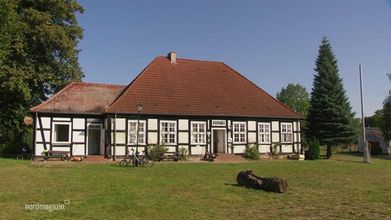 Das Gutshaus Schlatkow, ein alter Fachwerk-Bau. © Screenshot 