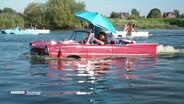 Drei Amphicars unterwegs auf der Elbe. © Screenshot 