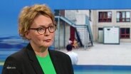 Daniela Behrens im Interview im Studio. © Screenshot 