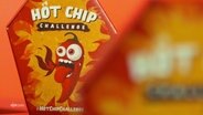 Ein extrem scharfer Tortilla-Chip in einer roten Verpackung. © Screenshot 