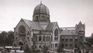 Ein historisches Bild zeigt die Bornplatzsynagoge. © Screenshot 