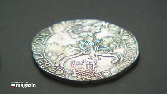 Eine alte Silbermünze. © Screenshot 