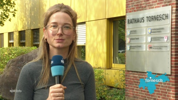 Die  Reporterin Hannah Böhme berichtet aus Tornesch. © Screenshot 