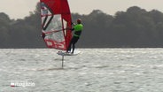 Surfer auf dem Wasser. © Screenshot 