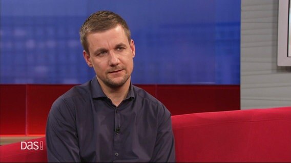 Tobias Schlegl bei DAS! am 01.10.2023. © Screenshot 