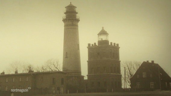 Eine alte Aufnahme des Leuchtturms am Kap Arkona im Nebel. © Screenshot 