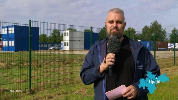 Der Reporter Sebastian Giebel berichtet aus Upahl. © Screenshot 