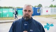 Der Reporter Sebastian Giebel berichtet aus Upahl. © Screenshot 