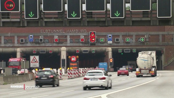 Autos fahren in den Elbtunnel. © Screenshot 