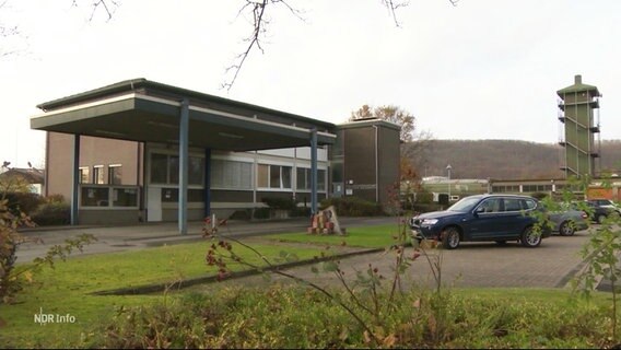 Das Außengebäude einer KFZ-Zulassungsstelle. © Screenshot 