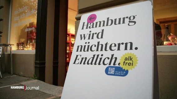 Ein Schild vor einem Laden, es trägt die Aufschrift: "Hamburg wird nüchtern. Endlich." © Screenshot 