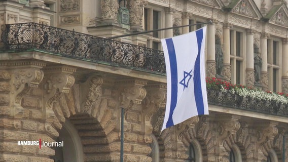 Eine Israel-Fahne am Hamburger Rathaus. © Screenshot 
