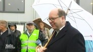 Umweltminister Christian Meyer im Gespräch mit Landwirten. © Screenshot 