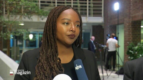 Aminata Touré, Politikerin und aktuell Ministerin für Soziales, Jugend, Familie, Senioren, Integration und Gleichstellung in Schleswig-Holstein © Screenshot 