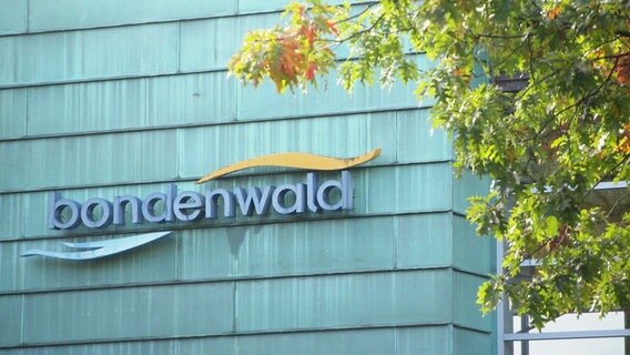 Außenwand des Schwimmbads Bondenwald in Hamburg. © Screenshot 